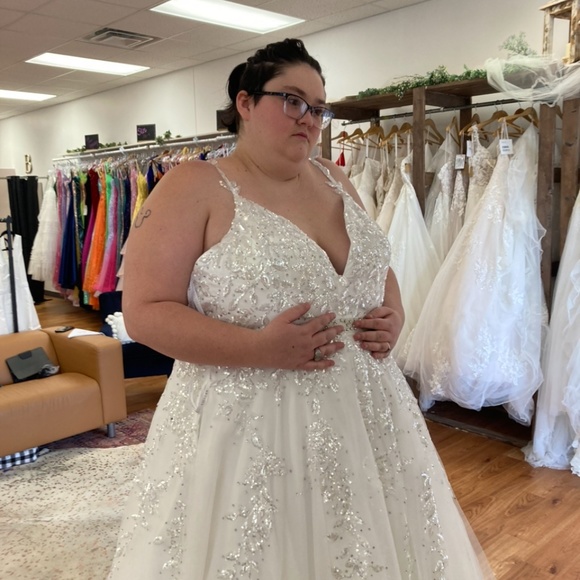 Allure Bridal Size 22W wedding dress - Picture 3 of 4